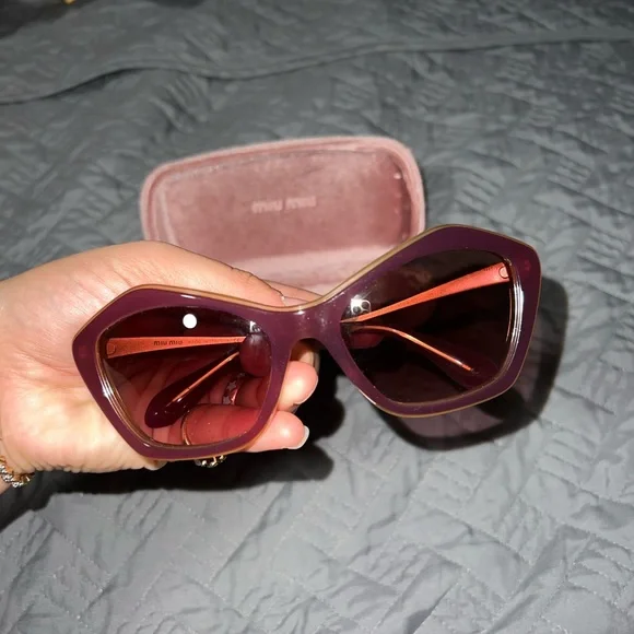 Miu Miu sunglasses and the case - Picture 2 of 6